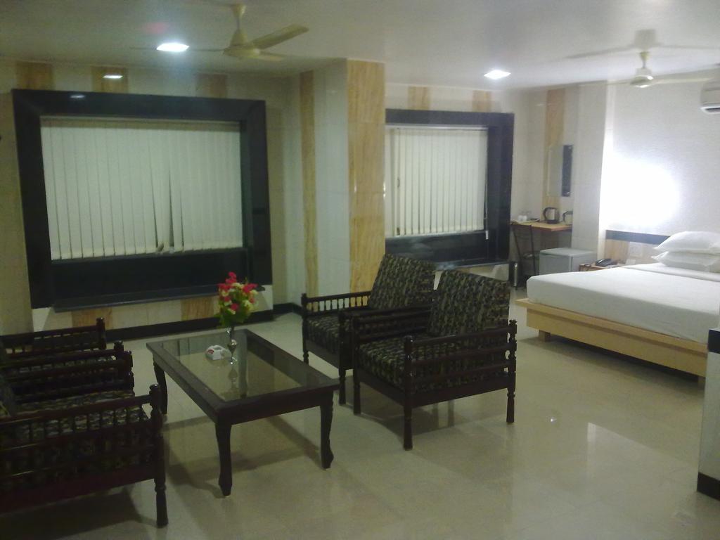 Hotel Arch Manor Deluxe Bhopal Habitación foto