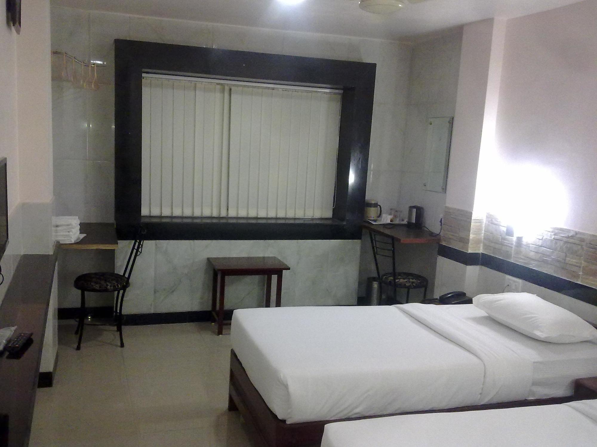 Hotel Arch Manor Deluxe Bhopal Habitación foto